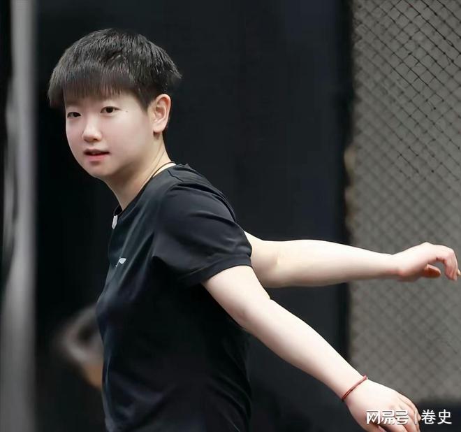 人站位暴露真实地位孙颖莎处境较尴尬ky开元棋牌美国大满贯合影不简单多(图6)