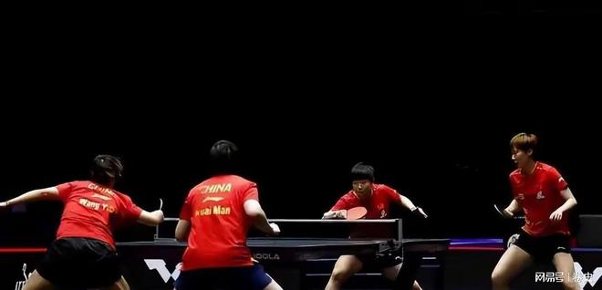 人站位暴露真实地位孙颖莎处境较尴尬ky开元棋牌美国大满贯合影不简单多(图13)